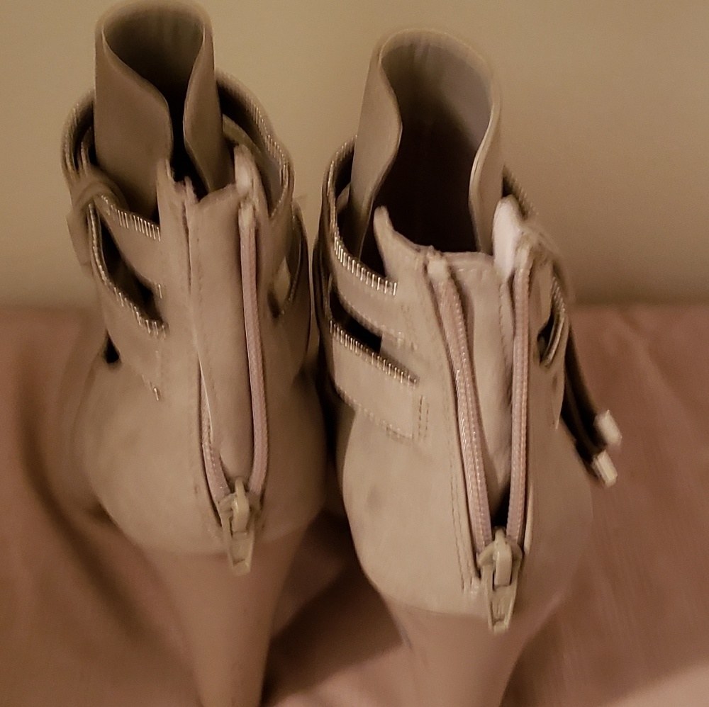 Grey boots